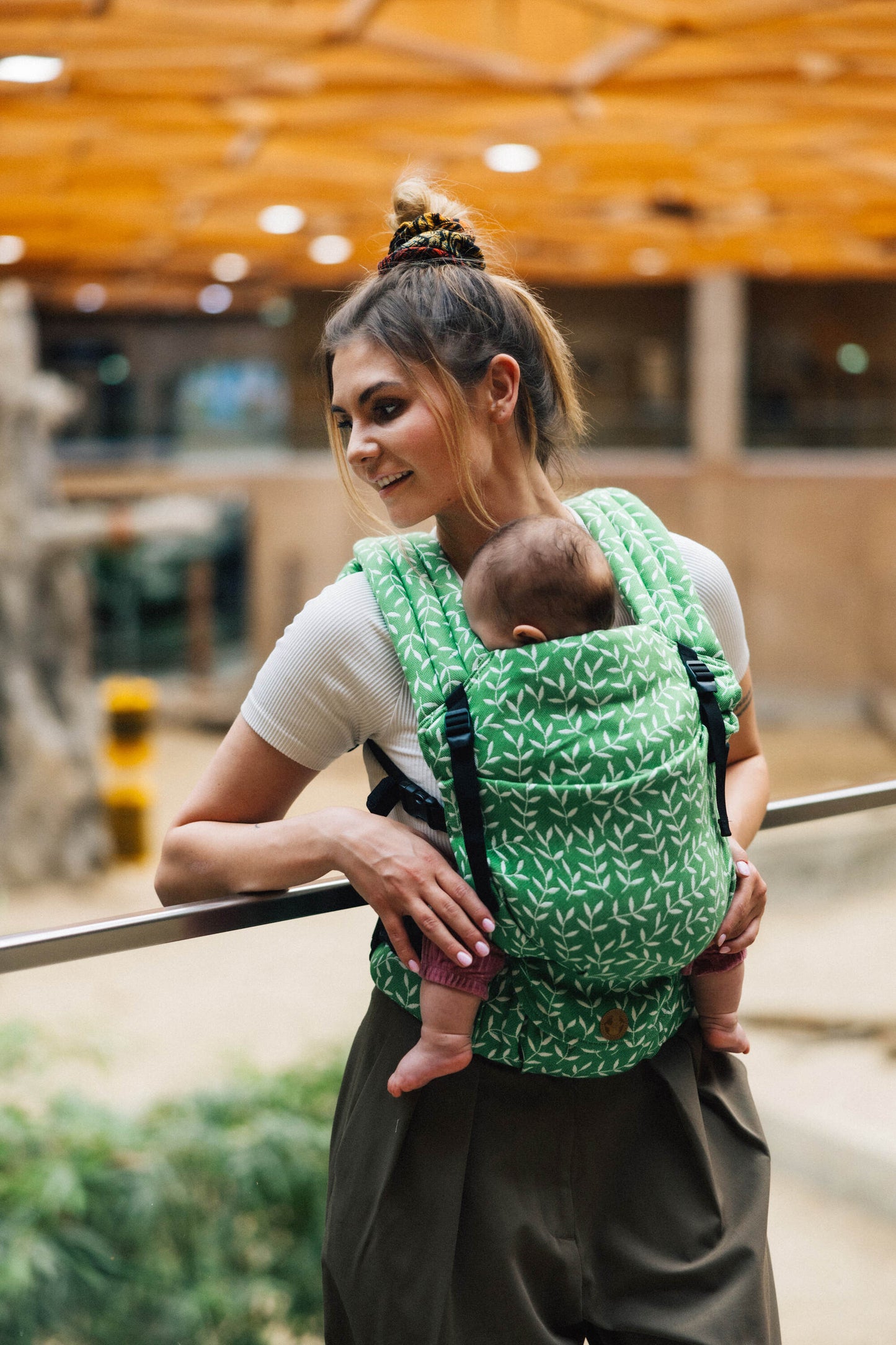 lennylamb lennylight baby carrier bärsele - enchented nook - evergreen